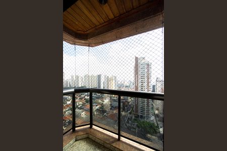 Apartamento para alugar com 386m², 4 quartos e 4 vagas Apartamento para alugar com 386m², 4 quartos e 4 vagasVaranda da suíte 01