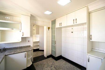 Apartamento para alugar com 386m², 4 quartos e 4 vagas Apartamento para alugar com 386m², 4 quartos e 4 vagasCozinha