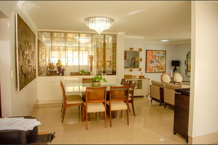 Apartamento à venda com 220m², 4 quartos e 2 vagas