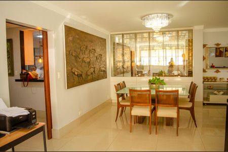 Apartamento à venda com 220m², 4 quartos e 2 vagas