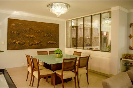 Apartamento à venda com 220m², 4 quartos e 2 vagas