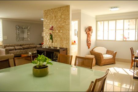 Apartamento à venda com 220m², 4 quartos e 2 vagas