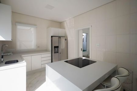 Casa à venda com 500m², 7 quartos e 7 vagas Casa à venda com 500m², 7 quartos e 7 vagasCozinha - Armários