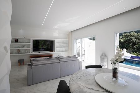 Casa à venda com 500m², 7 quartos e 7 vagas Casa à venda com 500m², 7 quartos e 7 vagasSala