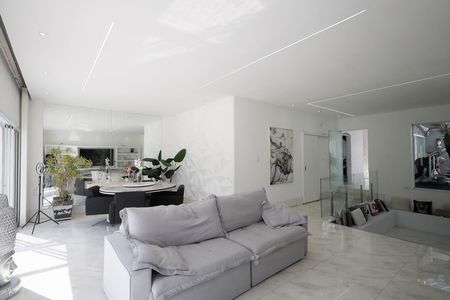 Casa à venda com 500m², 7 quartos e 7 vagas Casa à venda com 500m², 7 quartos e 7 vagasSala