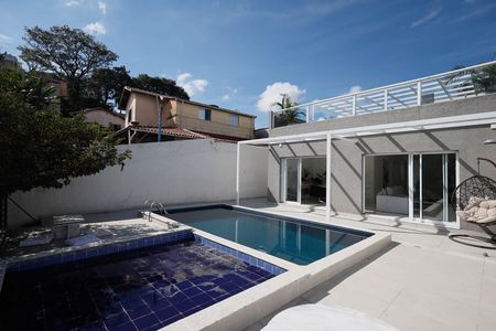 Casa à venda com 500m², 7 quartos e 7 vagas Casa à venda com 500m², 7 quartos e 7 vagasPiscina