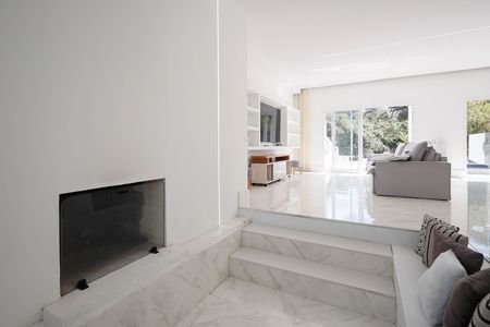Sala  de casa à venda com 7 quartos, 500m² em Horto Florestal, São Paulo