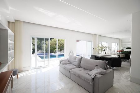 Sala  de casa à venda com 7 quartos, 500m² em Horto Florestal, São Paulo