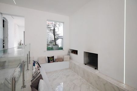 Casa à venda com 500m², 7 quartos e 7 vagas Casa à venda com 500m², 7 quartos e 7 vagasSala