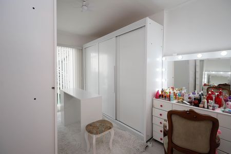 Casa à venda com 500m², 7 quartos e 7 vagas Casa à venda com 500m², 7 quartos e 7 vagasCloset