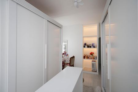 Casa à venda com 500m², 7 quartos e 7 vagas Casa à venda com 500m², 7 quartos e 7 vagasCloset