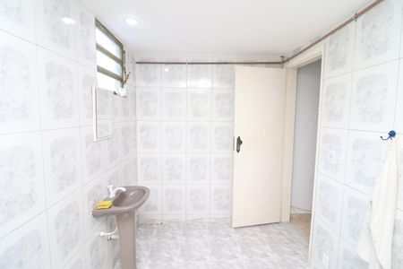 Casa para alugar com 60m², 3 quartos e 1 vaga Casa para alugar com 60m², 3 quartos e 1 vagaBanheiro da Suite 2