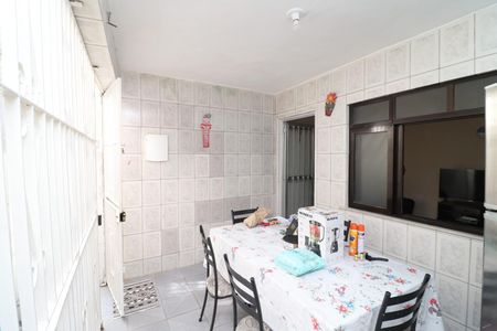 Casa para alugar com 60m², 3 quartos e 1 vaga Casa para alugar com 60m², 3 quartos e 1 vagaVaranda