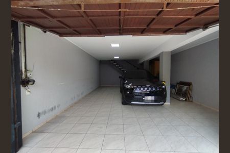 Garagem de casa à venda com 3 quartos, 235m² em Bosque da Saúde, São Paulo