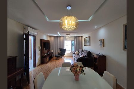 Casa à venda com 3 quartos, 235m² em Bosque da Saúde, São Paulo