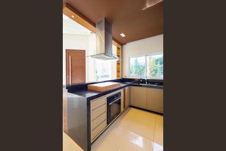 Casa de condomínio para alugar com 208m², 4 quartos e sem vagaCozinha