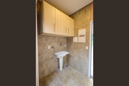 Casa de condomínio para alugar com 208m², 4 quartos e sem vagaLavanderia