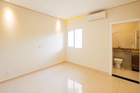 Casa de condomínio para alugar com 208m², 4 quartos e sem vagaSuite 1