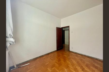 Apartamento para alugar com 130m², 3 quartos e sem vaga