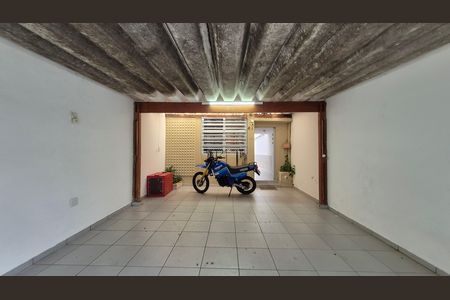Garagem de casa à venda com 2 quartos, 325m² em Vila Scarpelli, Santo André