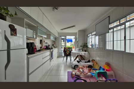 Casa à venda com 325m², 2 quartos e 4 vagas Casa à venda com 325m², 2 quartos e 4 vagasCozinha