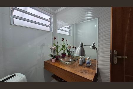 Casa à venda com 325m², 2 quartos e 4 vagas Casa à venda com 325m², 2 quartos e 4 vagasLavabo