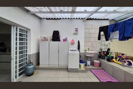 Casa à venda com 325m², 2 quartos e 4 vagas Casa à venda com 325m², 2 quartos e 4 vagasArea de serviço