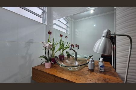 Casa à venda com 325m², 2 quartos e 4 vagas Casa à venda com 325m², 2 quartos e 4 vagasLavabo