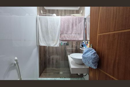 Casa à venda com 325m², 2 quartos e 4 vagas Casa à venda com 325m², 2 quartos e 4 vagasBanheiro da suíte 2