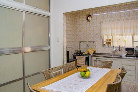 Casa à venda com 239m², 3 quartos e 1 vaga