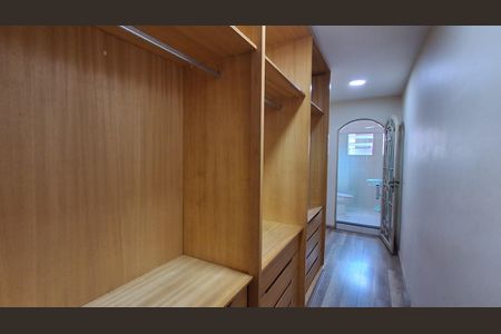 Casa para alugar com 176m², 3 quartos e 2 vagas Casa para alugar com 176m², 3 quartos e 2 vagasCloset