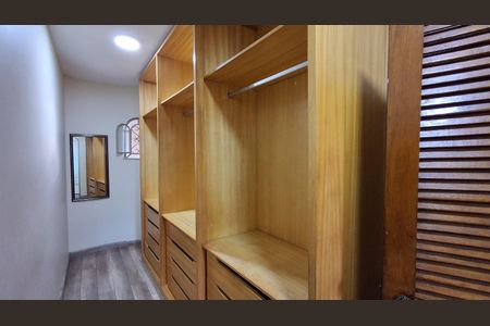 Casa para alugar com 176m², 3 quartos e 2 vagas Casa para alugar com 176m², 3 quartos e 2 vagasCloset