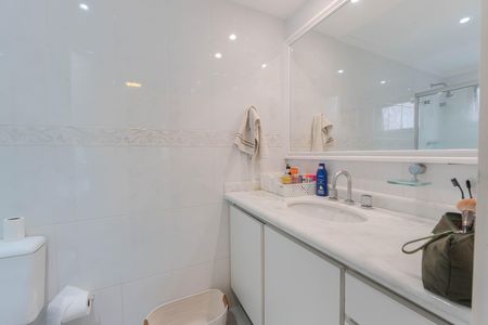 Apartamento à venda com 110m², 4 quartos e 2 vagas Apartamento à venda com 110m², 4 quartos e 2 vagasBanheiro da Suíte 1
