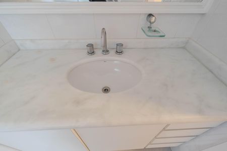 Apartamento à venda com 110m², 4 quartos e 2 vagas Apartamento à venda com 110m², 4 quartos e 2 vagasBanheiro da Suíte 1