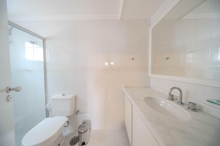 Apartamento à venda com 110m², 4 quartos e 2 vagas Apartamento à venda com 110m², 4 quartos e 2 vagasBanheiro da Suíte 1