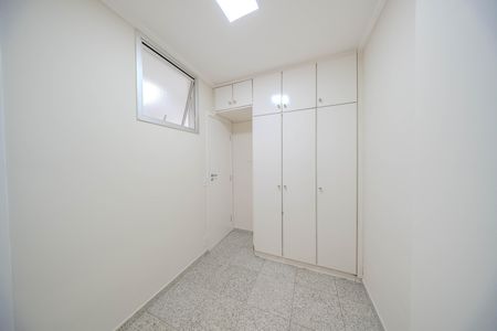 Apartamento à venda com 110m², 4 quartos e 2 vagas Apartamento à venda com 110m², 4 quartos e 2 vagasQuarto de Serviço