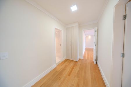 Apartamento à venda com 110m², 4 quartos e 2 vagas Apartamento à venda com 110m², 4 quartos e 2 vagasCorredor