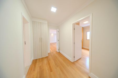 Apartamento à venda com 110m², 4 quartos e 2 vagas Apartamento à venda com 110m², 4 quartos e 2 vagasCorredor