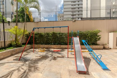 Apartamento à venda com 110m², 4 quartos e 2 vagas Apartamento à venda com 110m², 4 quartos e 2 vagasÁrea comum - Playground