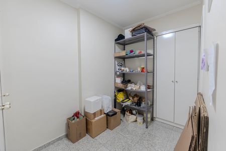 Apartamento à venda com 110m², 4 quartos e 2 vagas Apartamento à venda com 110m², 4 quartos e 2 vagasQuarto de Serviço