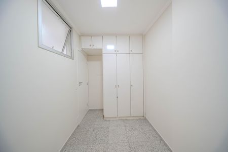 Apartamento à venda com 110m², 4 quartos e 2 vagas Apartamento à venda com 110m², 4 quartos e 2 vagasQuarto de Serviço
