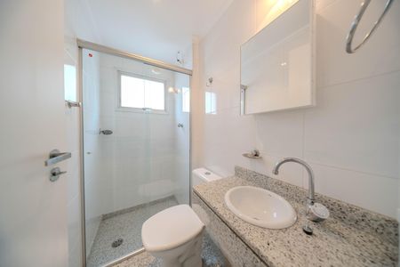 Banheiro de serviço de apartamento para alugar com 4 quartos, 110m² em Bela Vista, São Paulo