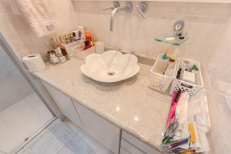 Apartamento à venda com 110m², 4 quartos e 2 vagas Apartamento à venda com 110m², 4 quartos e 2 vagasBanheiro