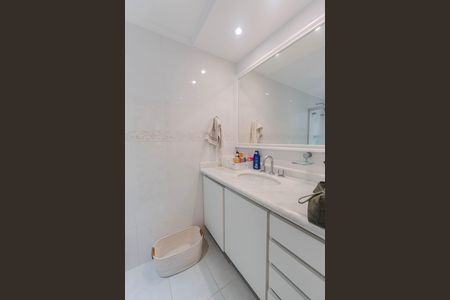 Apartamento à venda com 110m², 4 quartos e 2 vagas Apartamento à venda com 110m², 4 quartos e 2 vagasBanheiro da Suíte 1