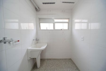 Apartamento à venda com 110m², 4 quartos e 2 vagas Apartamento à venda com 110m², 4 quartos e 2 vagasÁrea de Serviço