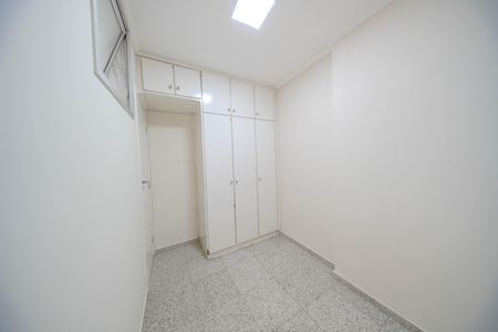 Apartamento à venda com 110m², 4 quartos e 2 vagas Apartamento à venda com 110m², 4 quartos e 2 vagasQuarto de Serviço