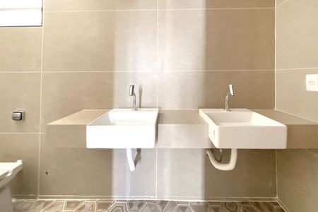 Apartamento à venda com 120m², 3 quartos e 2 vagas Apartamento à venda com 120m², 3 quartos e 2 vagasBanheiro da Suíte 1