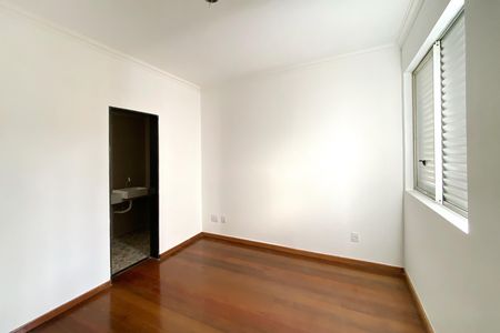 Apartamento à venda com 120m², 3 quartos e 2 vagas Apartamento à venda com 120m², 3 quartos e 2 vagasSuite 1