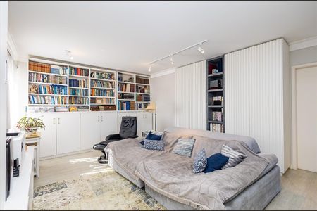 Casa para alugar com 380m², 6 quartos e 4 vagas Casa para alugar com 380m², 6 quartos e 4 vagasQuarto