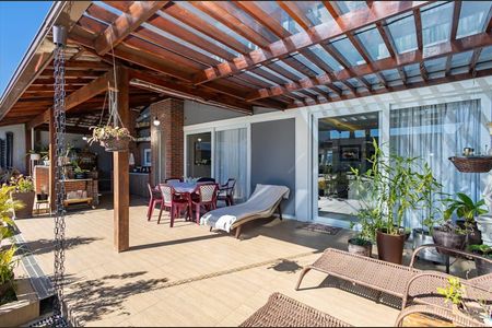 Casa para alugar com 380m², 6 quartos e 4 vagas Casa para alugar com 380m², 6 quartos e 4 vagasÁrea externa